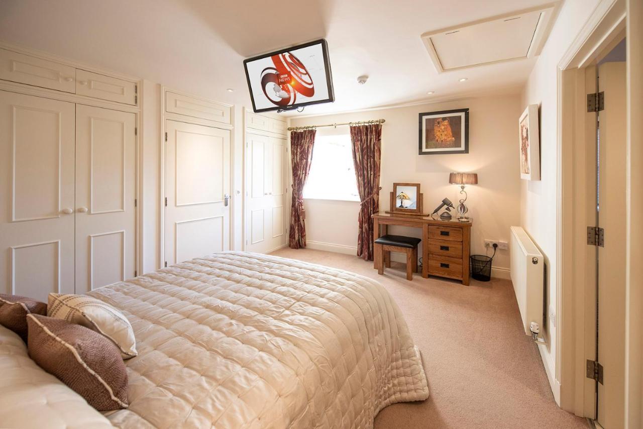 Oberon River View Apartment *